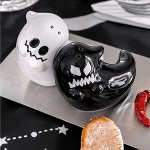 Boo & Eek Ghost Halloween KILLSTAR Salt n Pepper Shakers New In Box Collectors